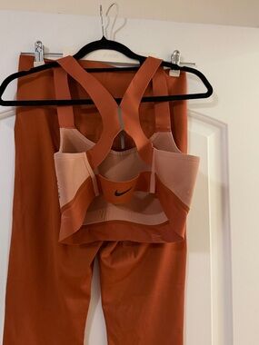 Nike SET Orange Mesh-Panel Racerback Sports Bra and leggings